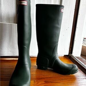 Hunter Tall Rubber Rain Boots in Forest Green